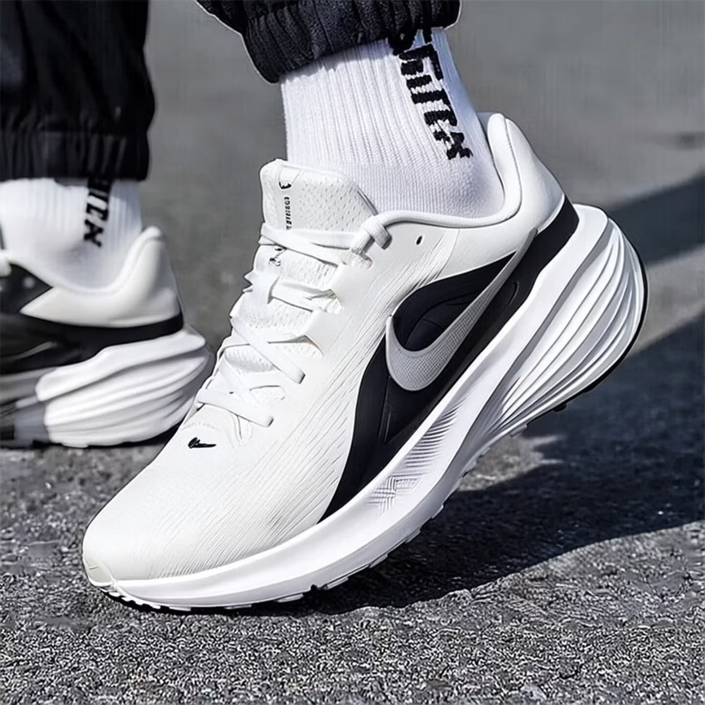 Lightweight Road Running Shoes - NIKE DOWNSHIFTER 14 メンズ ランニングシューズ 秋用