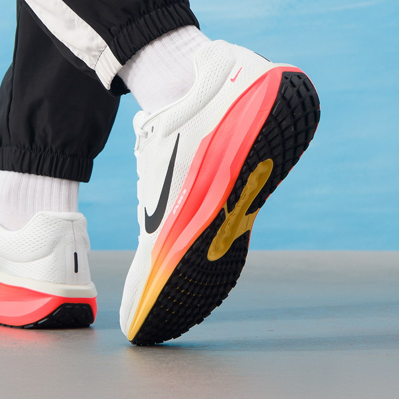 ナイキ メンズシューズ オリジナル 軽量 ロードランニングシ - Lightweight Road Running Shoes のレビューと価格