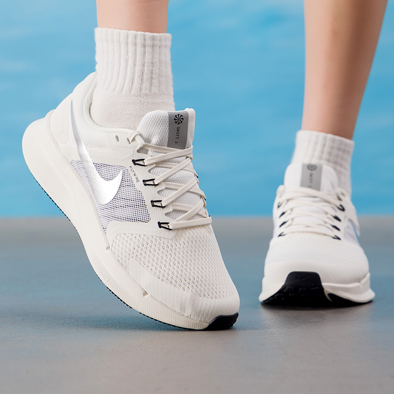 ナイキ レディースシューズ オリジナル 軽量 通気性 フィッ - Lightweight Road Running Shoes のレビューと価格