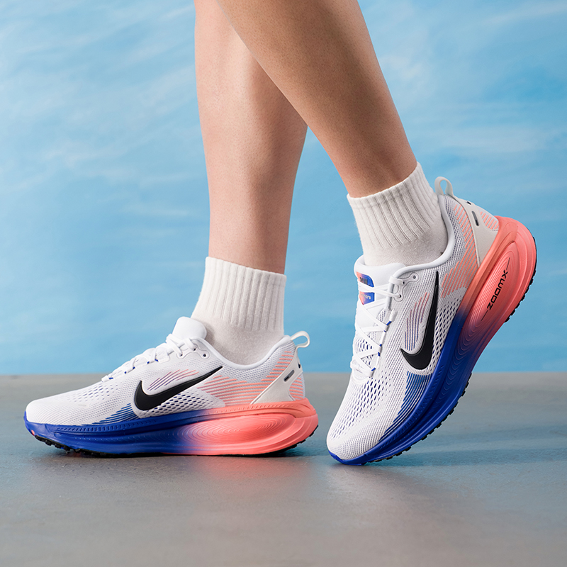 ナイキ ヴォメロ 18 HM6803-114 メンズ オリジ - Lightweight Road Running Shoes のレビューと価格